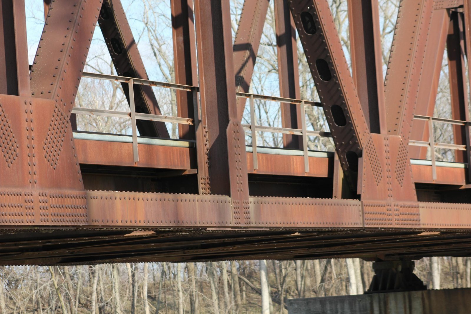 Lower connection